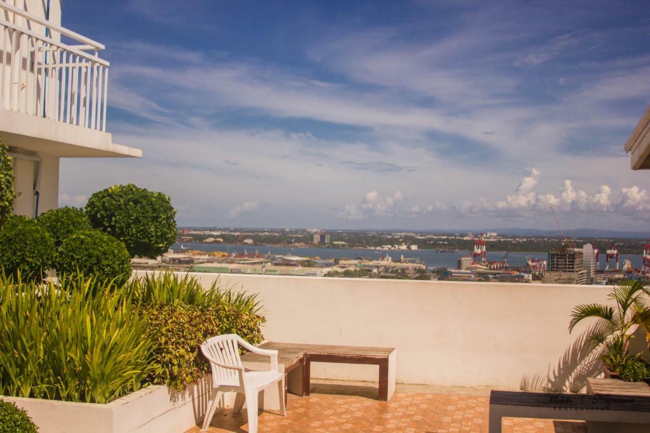 Mabolo Garden Flat A6 With Free Rooftop Pool Cebu Exterior foto